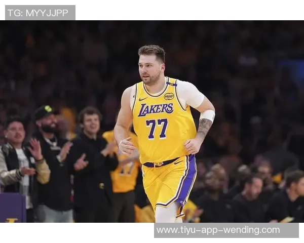 阿里纳斯称詹姆斯现为东契奇的定点投手预计还能继续征战两年 阿里纳斯称詹姆斯现为东契奇的定点投手预计还能继续征战两年