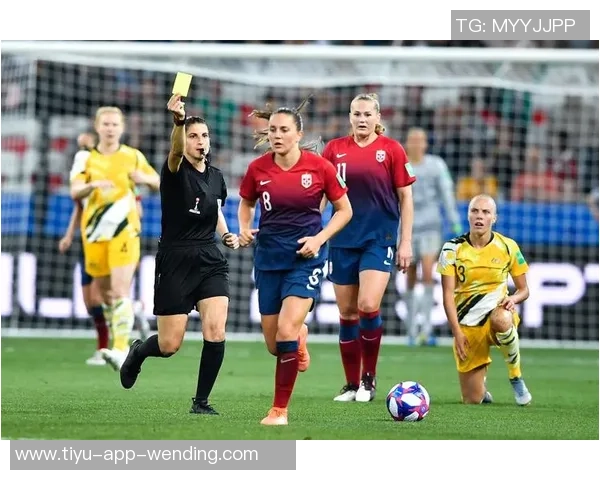 麦克阿瑟精彩突破连过数人恩加德乌因战术犯规被黄牌警告 麦克阿瑟精彩突破连过数人恩加德乌因战术犯规被黄牌警告